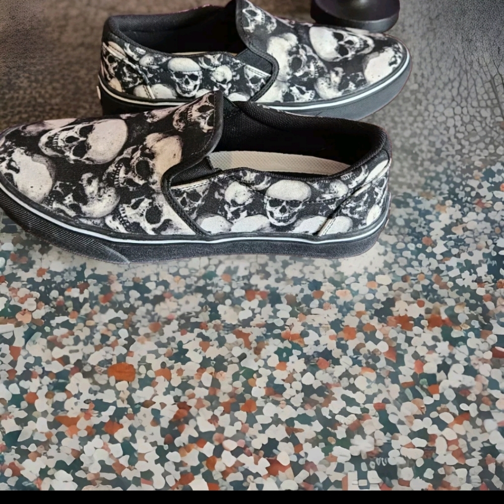 raad shop shoes Skull Slip Ons Men 6.5 Women 8.5 - Picture 8 of 9